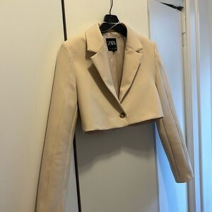 Never worn Zara cropped blazer